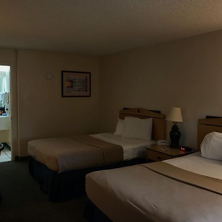 Quality Inn Tampa Lake Magdalene Ngoại thất bức ảnh