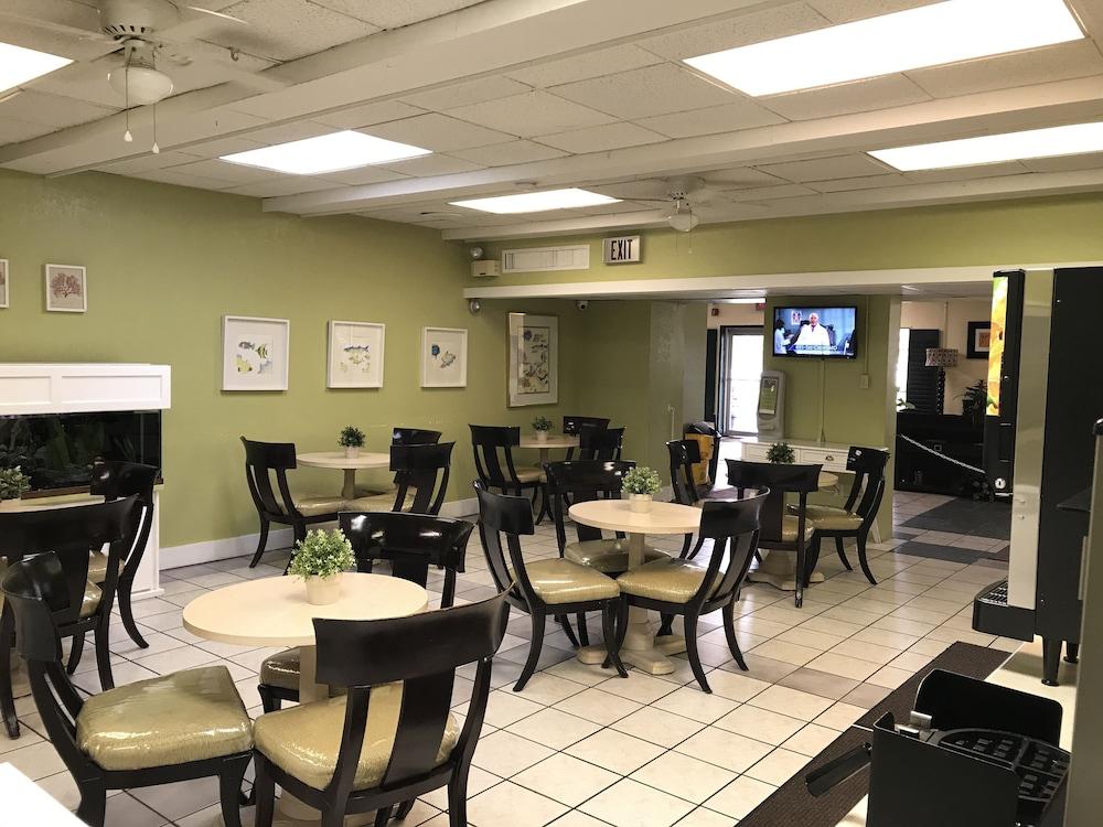 Quality Inn Tampa Lake Magdalene Ngoại thất bức ảnh