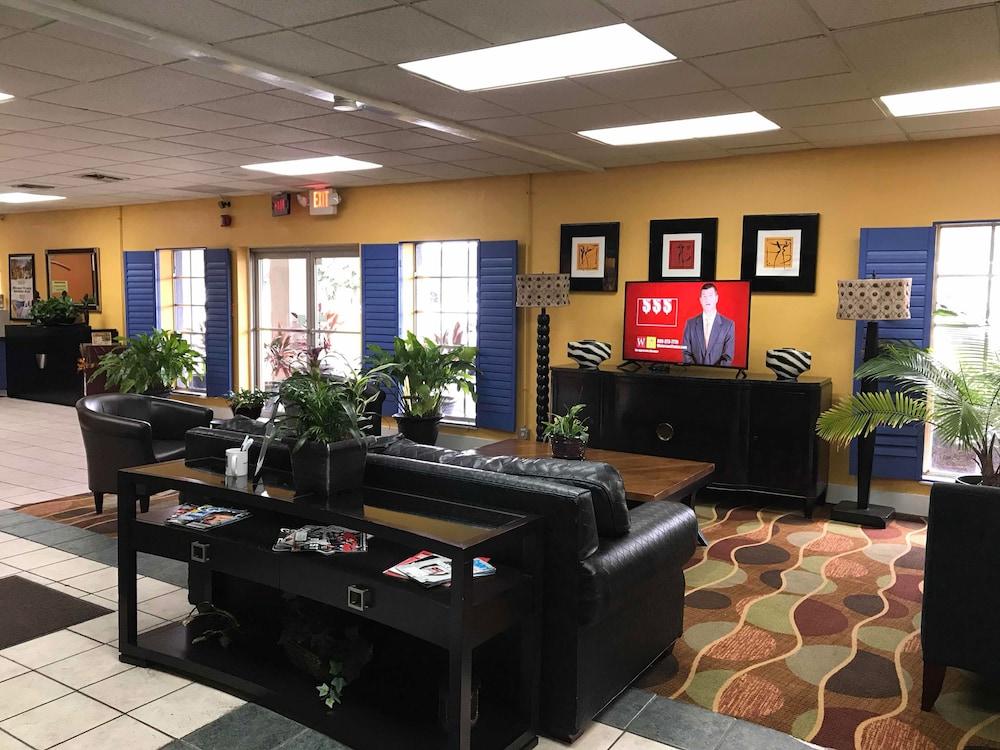Quality Inn Tampa Lake Magdalene Ngoại thất bức ảnh