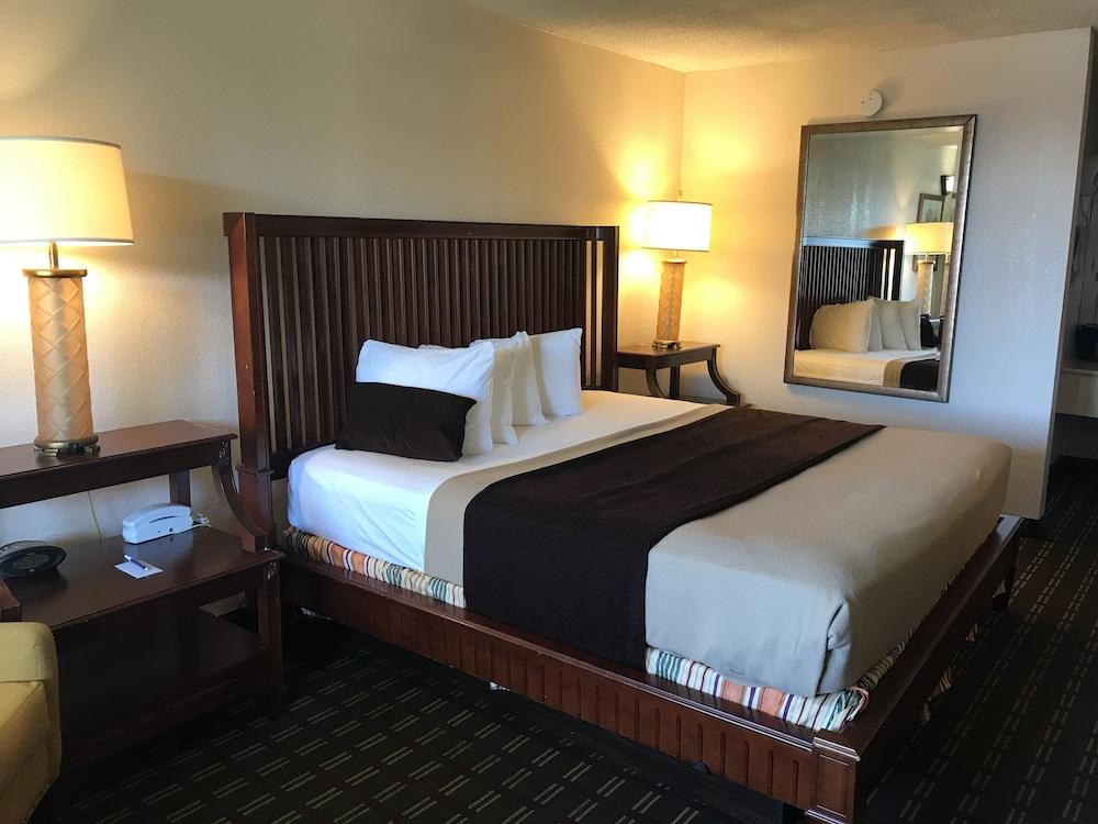 Quality Inn Tampa Lake Magdalene Ngoại thất bức ảnh