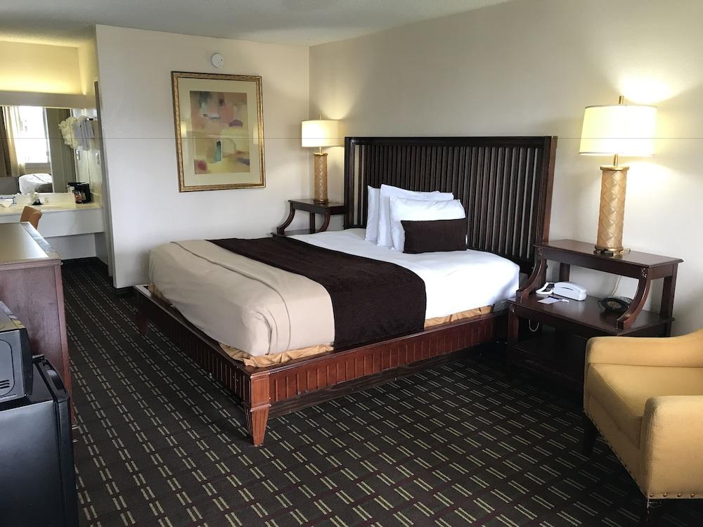 Quality Inn Tampa Lake Magdalene Ngoại thất bức ảnh