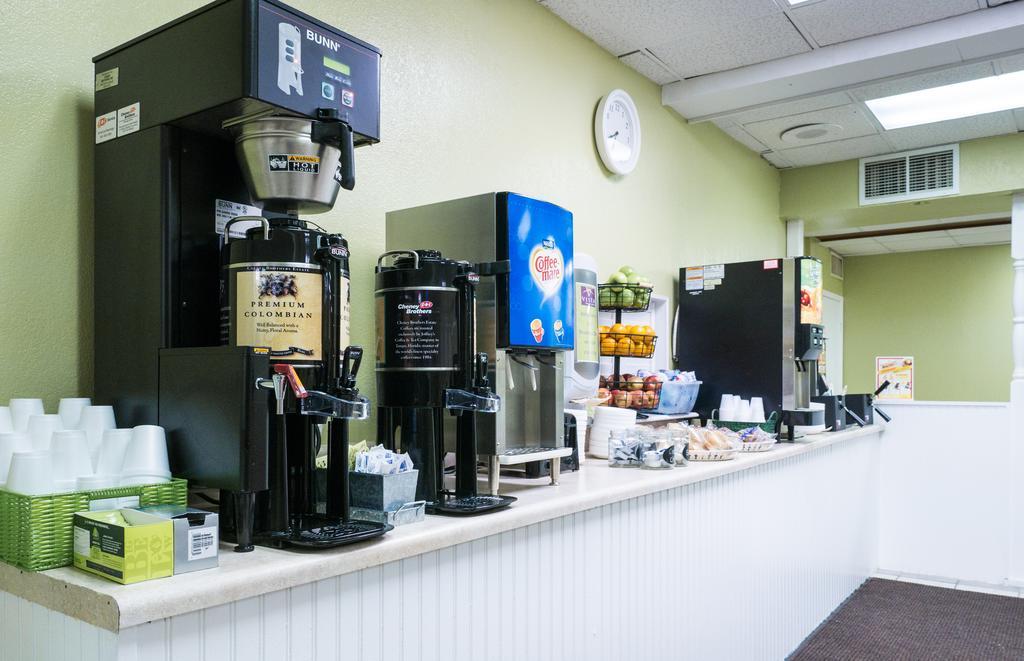 Quality Inn Tampa Lake Magdalene Ngoại thất bức ảnh