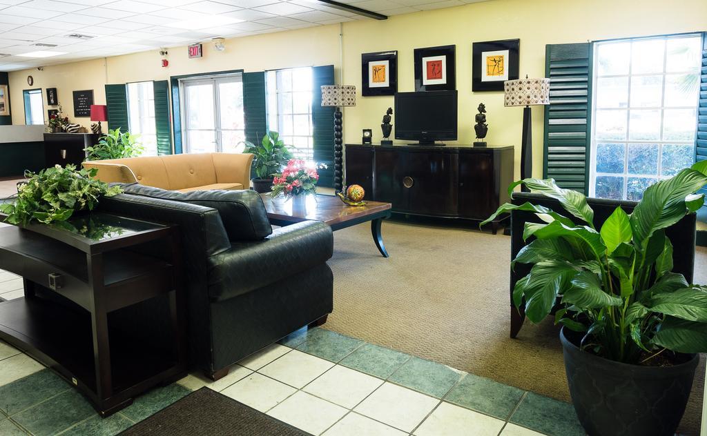 Quality Inn Tampa Lake Magdalene Ngoại thất bức ảnh