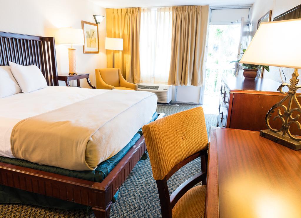 Quality Inn Tampa Lake Magdalene Ngoại thất bức ảnh