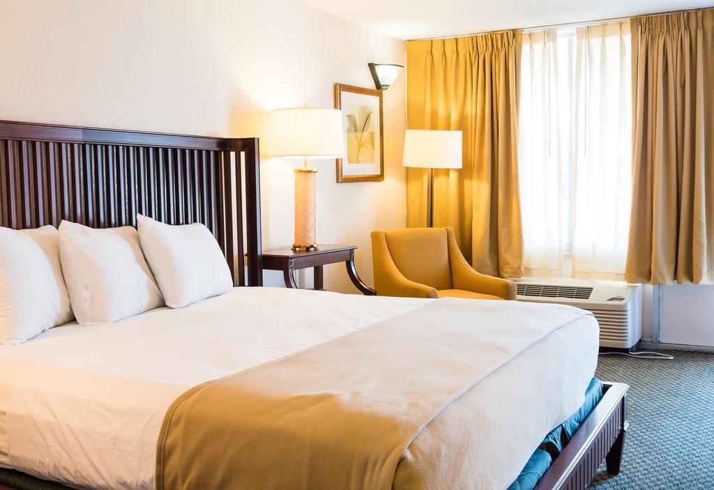 Quality Inn Tampa Lake Magdalene Ngoại thất bức ảnh