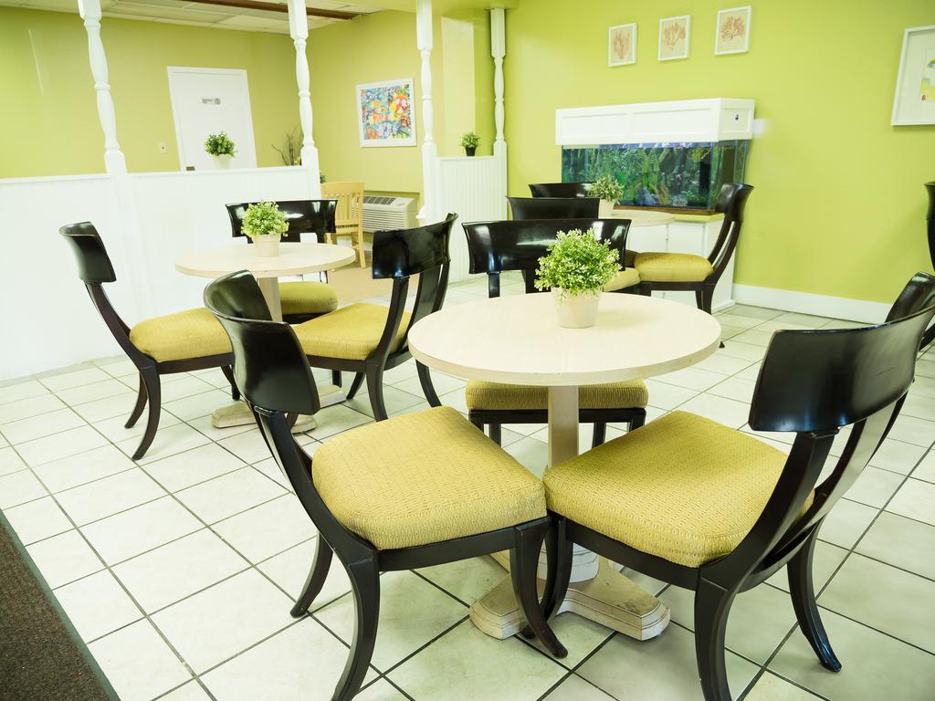 Quality Inn Tampa Lake Magdalene Ngoại thất bức ảnh