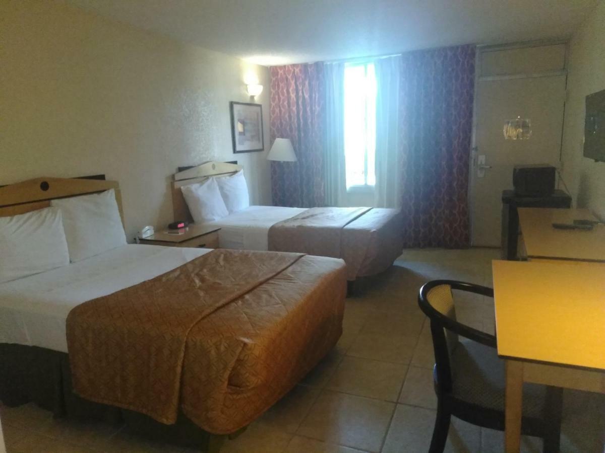 Quality Inn Tampa Lake Magdalene Ngoại thất bức ảnh